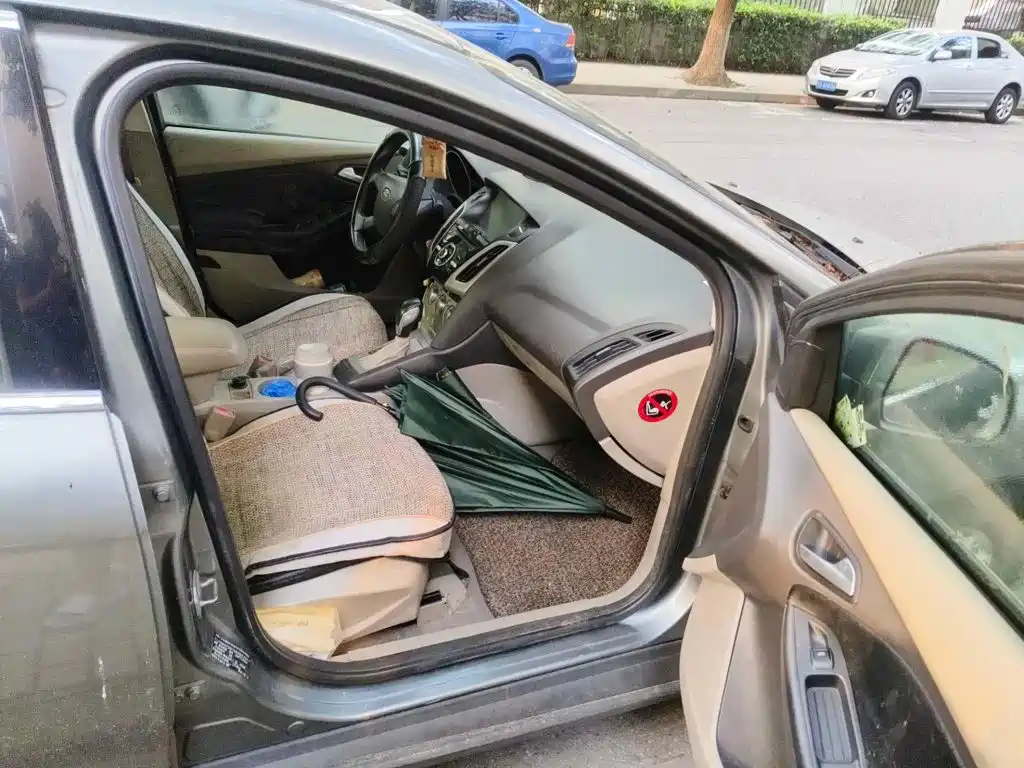 Photo 12 - Ford Focus