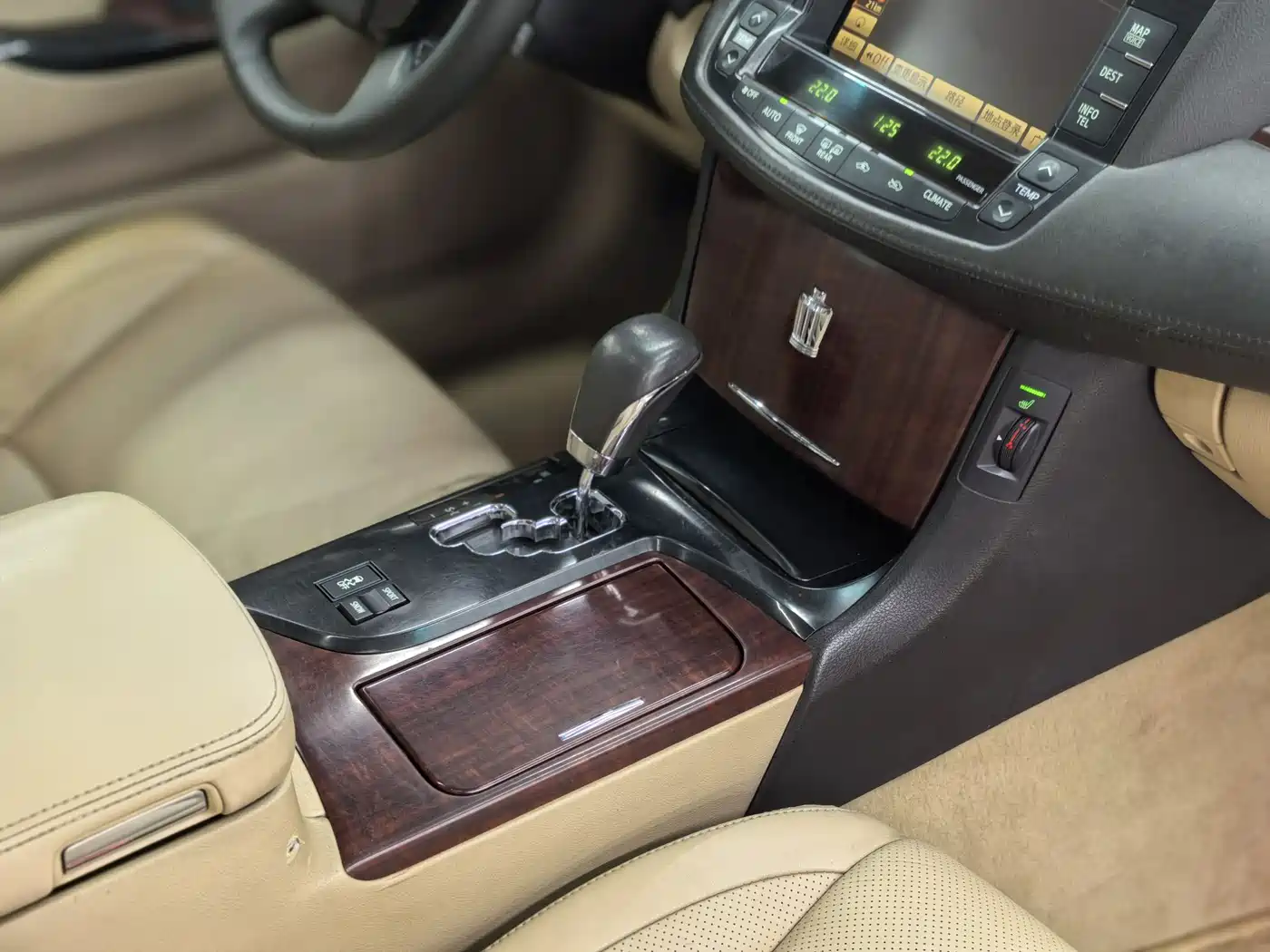 Toyota Crown 2010 2.5L Royal Leather Sunroof Navigation фото 20