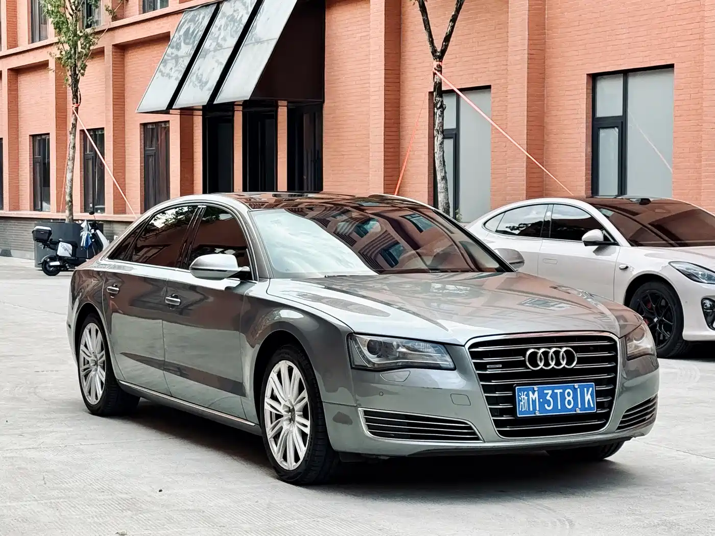 Фото 3 - Audi A8