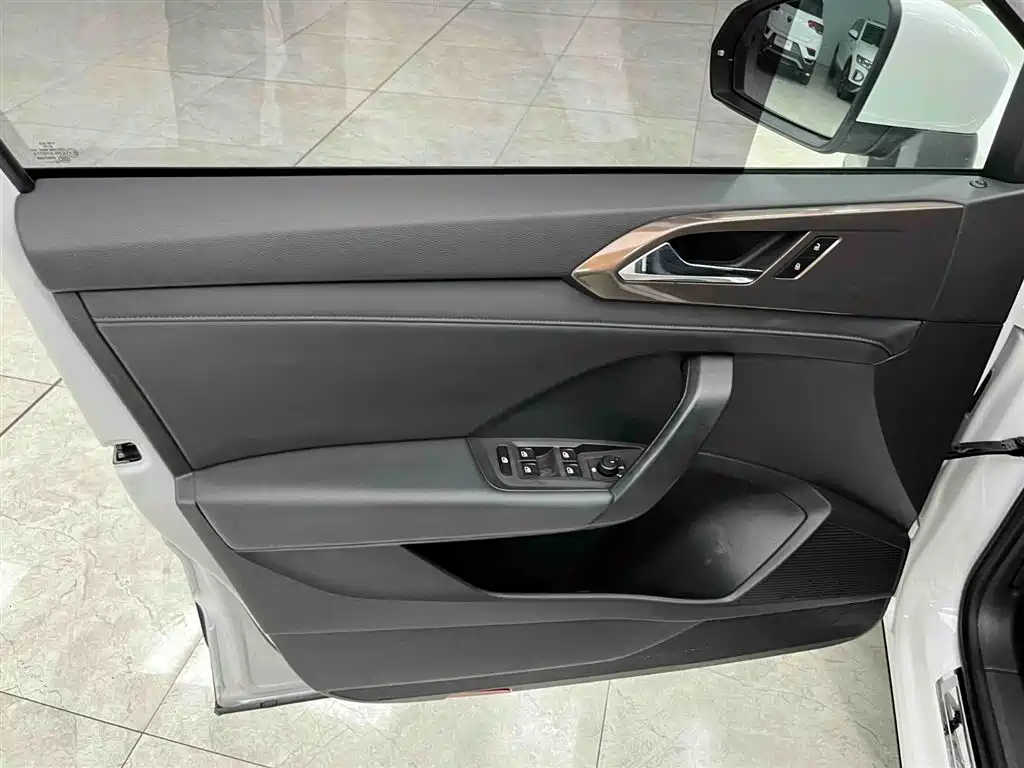 Volkswagen Tharu 2022 280TSI FWD Luxury Edition фото 10