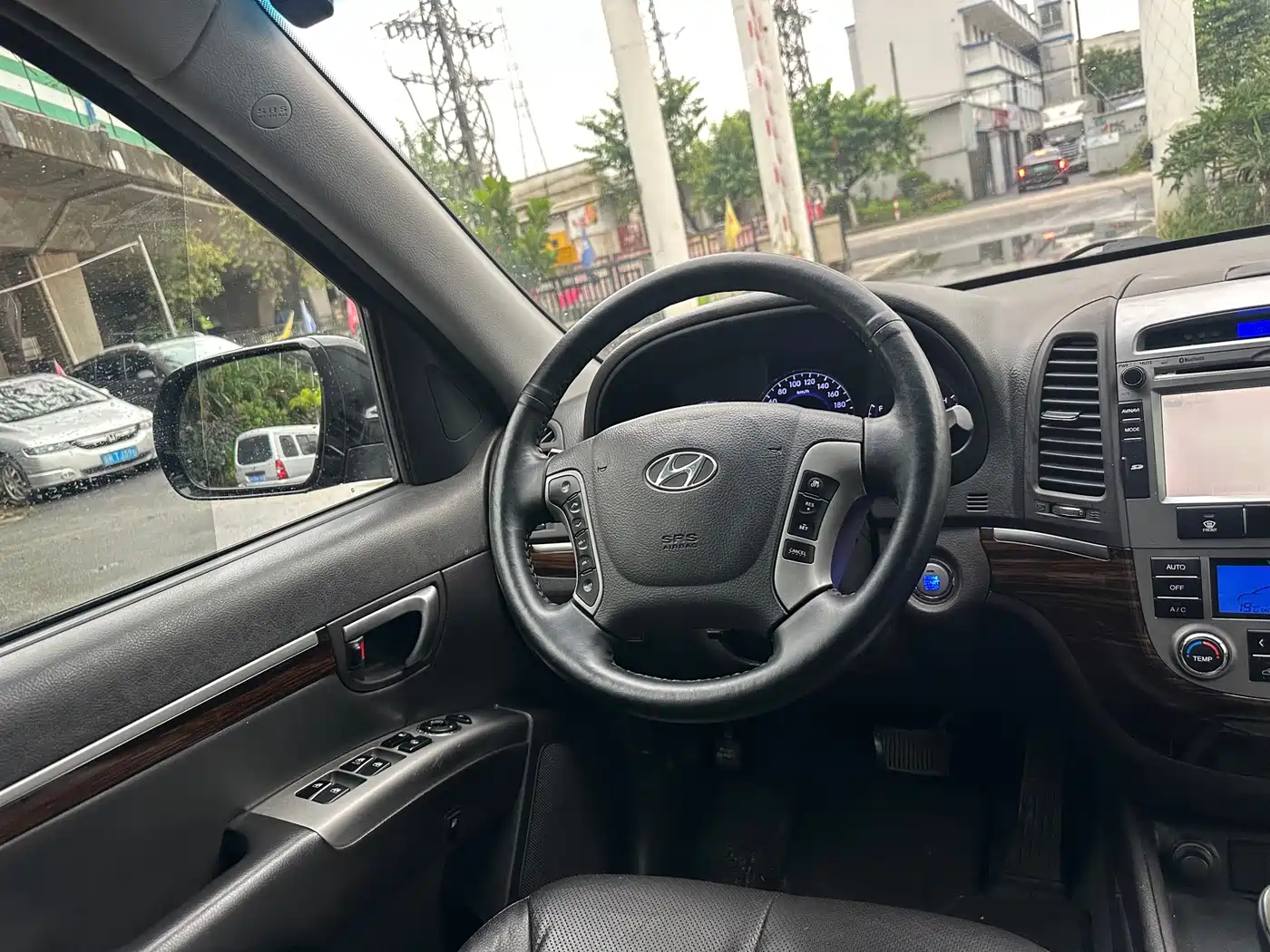 Hyundai Santa Fe Classic 2011 2.4 Premium 7-seat 2WD фото 22