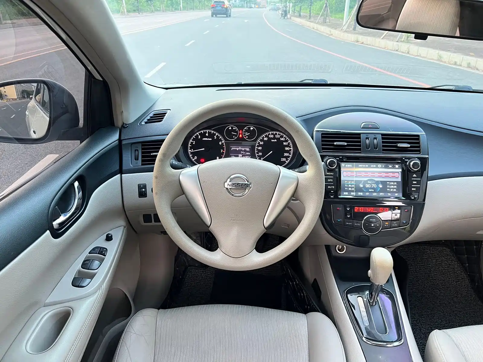 صورة 14 - Nissan Tiida