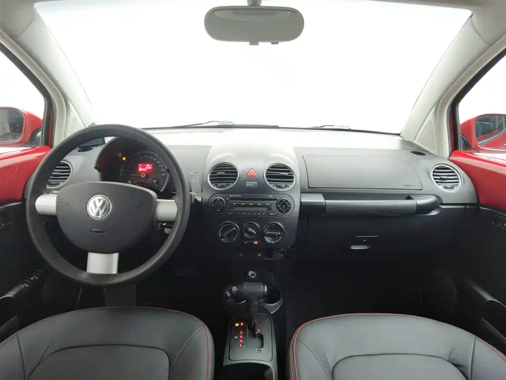 Volkswagen Beetle 2010 Model 1.6 AT фото 5