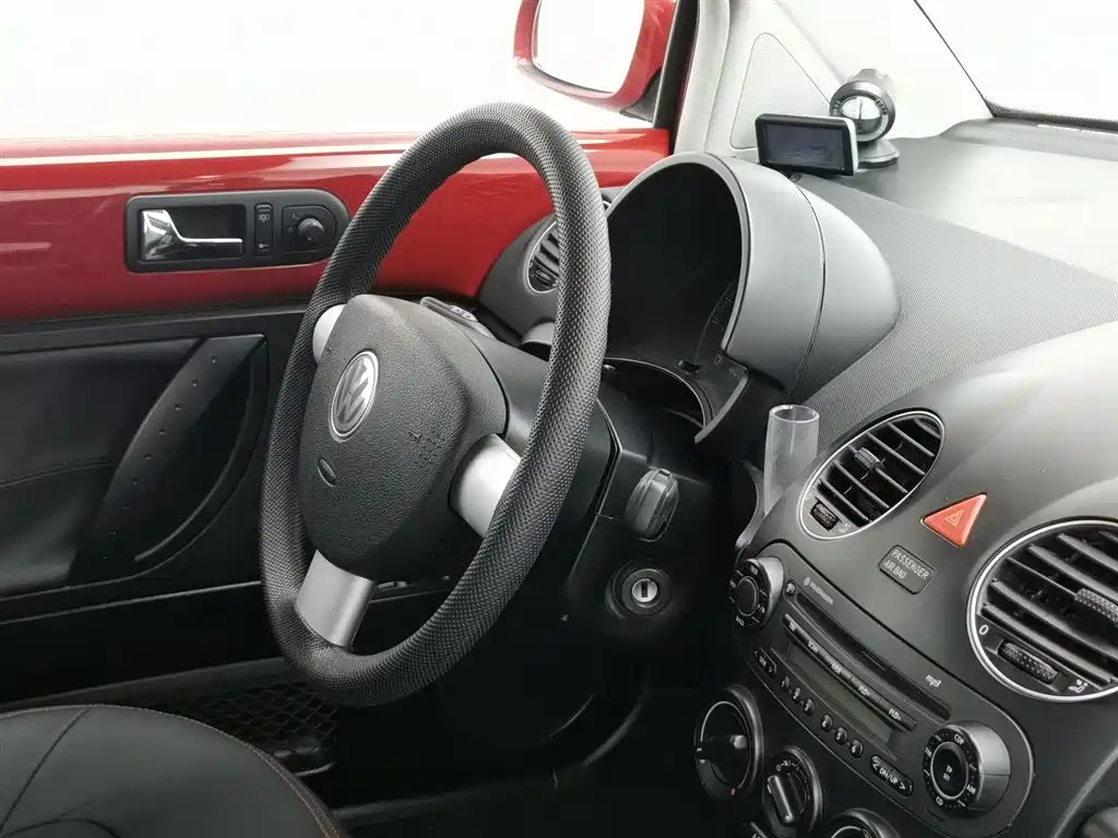 Volkswagen Beetle 2010 Model 1.6 AT фото 22
