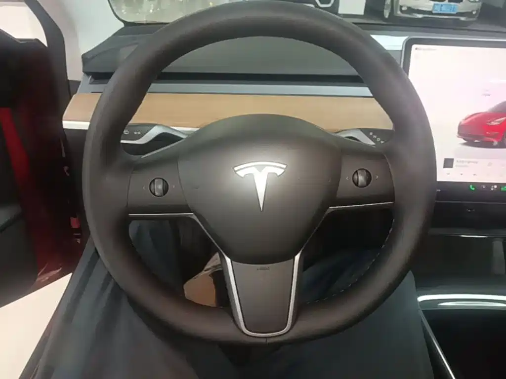 Photo 5 - Tesla Model 3