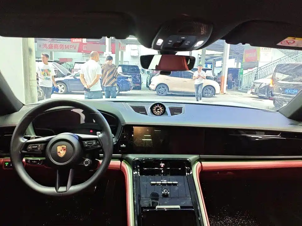 Photo 3 - Porsche Panamera