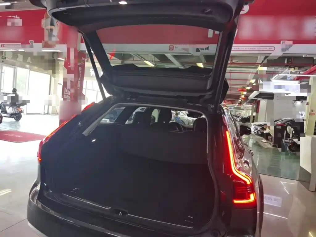 Photo 19 - Volvo V90