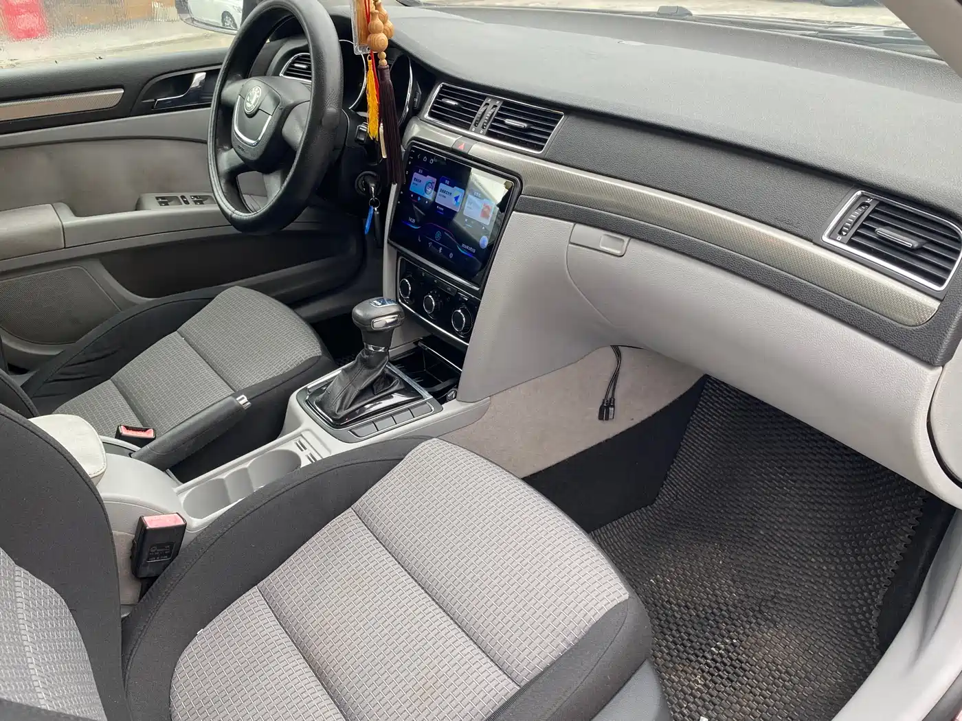Škoda Superb 2010 1.4TSI DSG Grace Edition фото 8