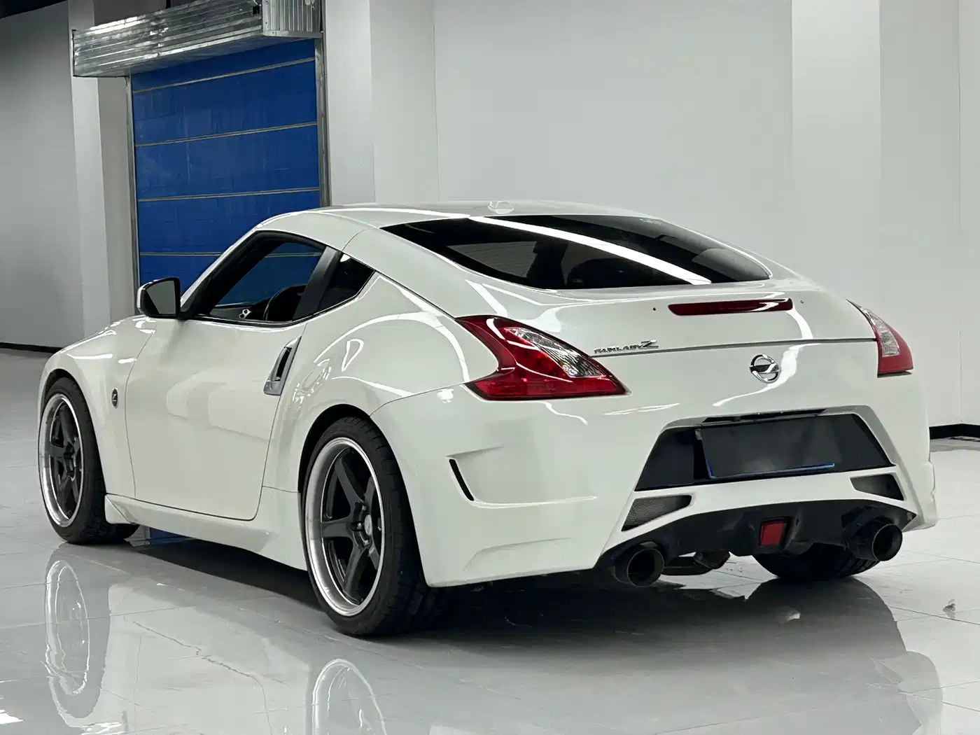 Nissan 370Z 2013 3.7L Coupe фото 5