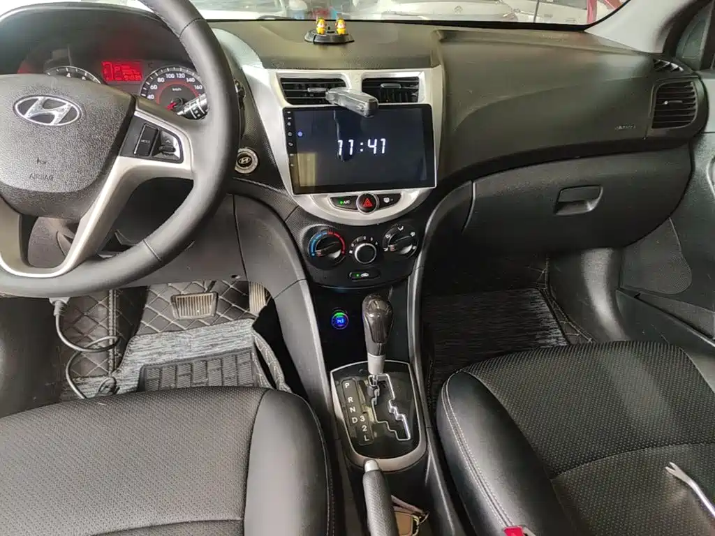 Hyundai Reina 2015 2014 Model 1.6L Automatic TOP