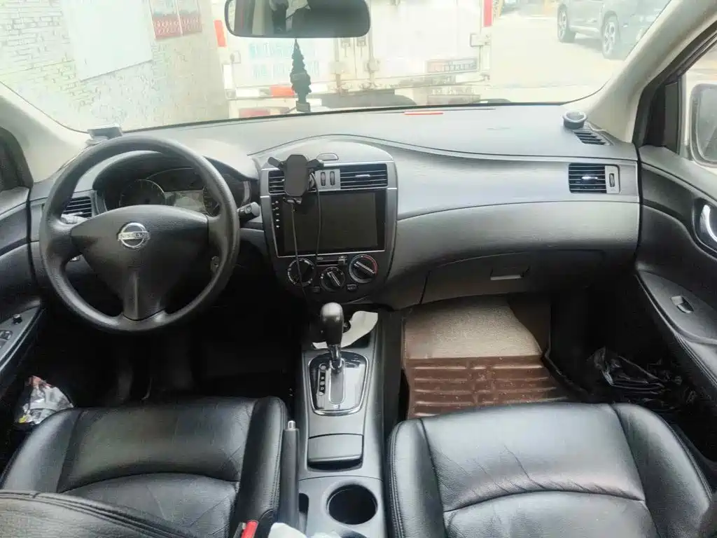 Photo 11 - Nissan Tiida