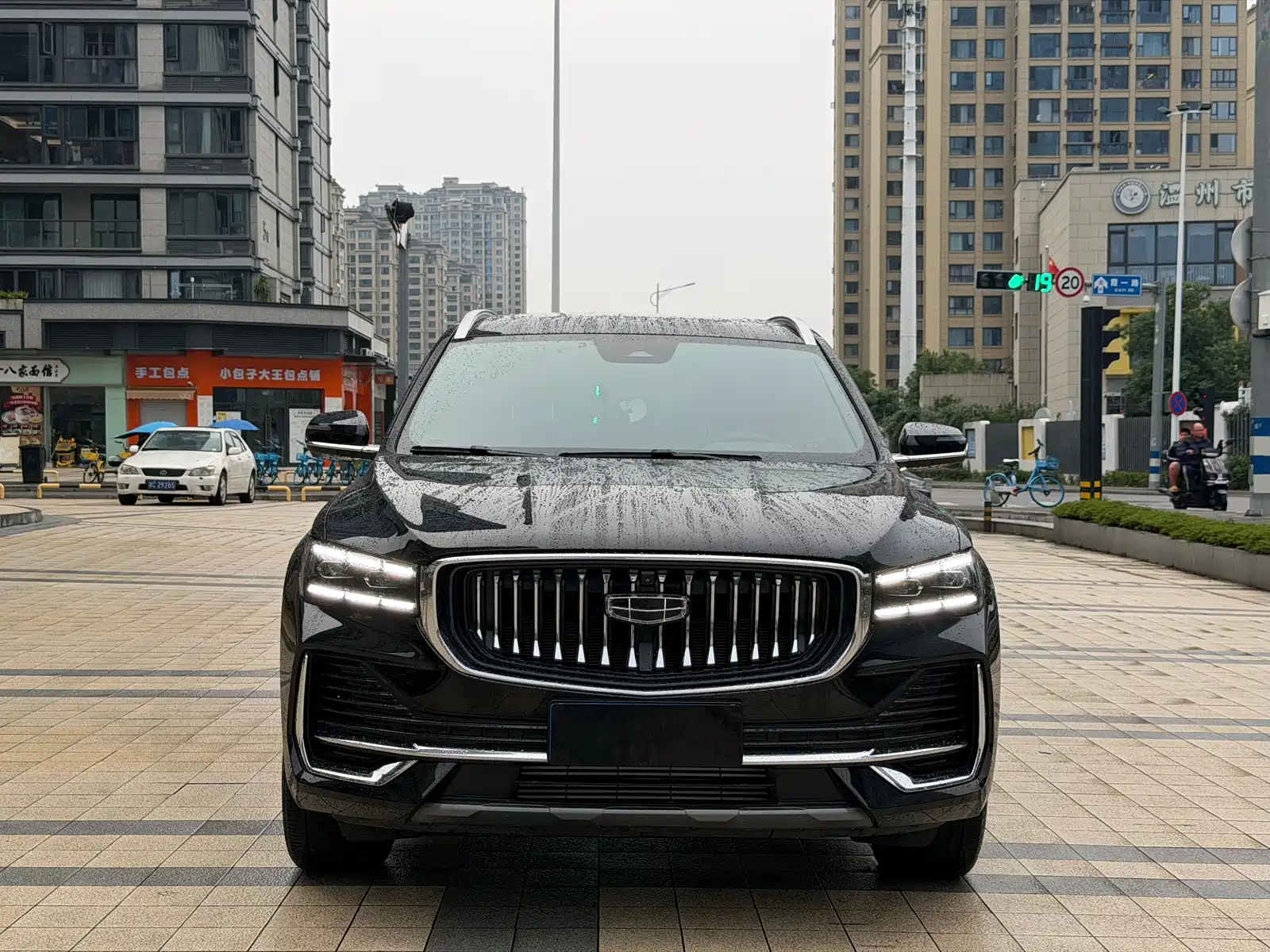 Фото 2 - Geely Monjaro