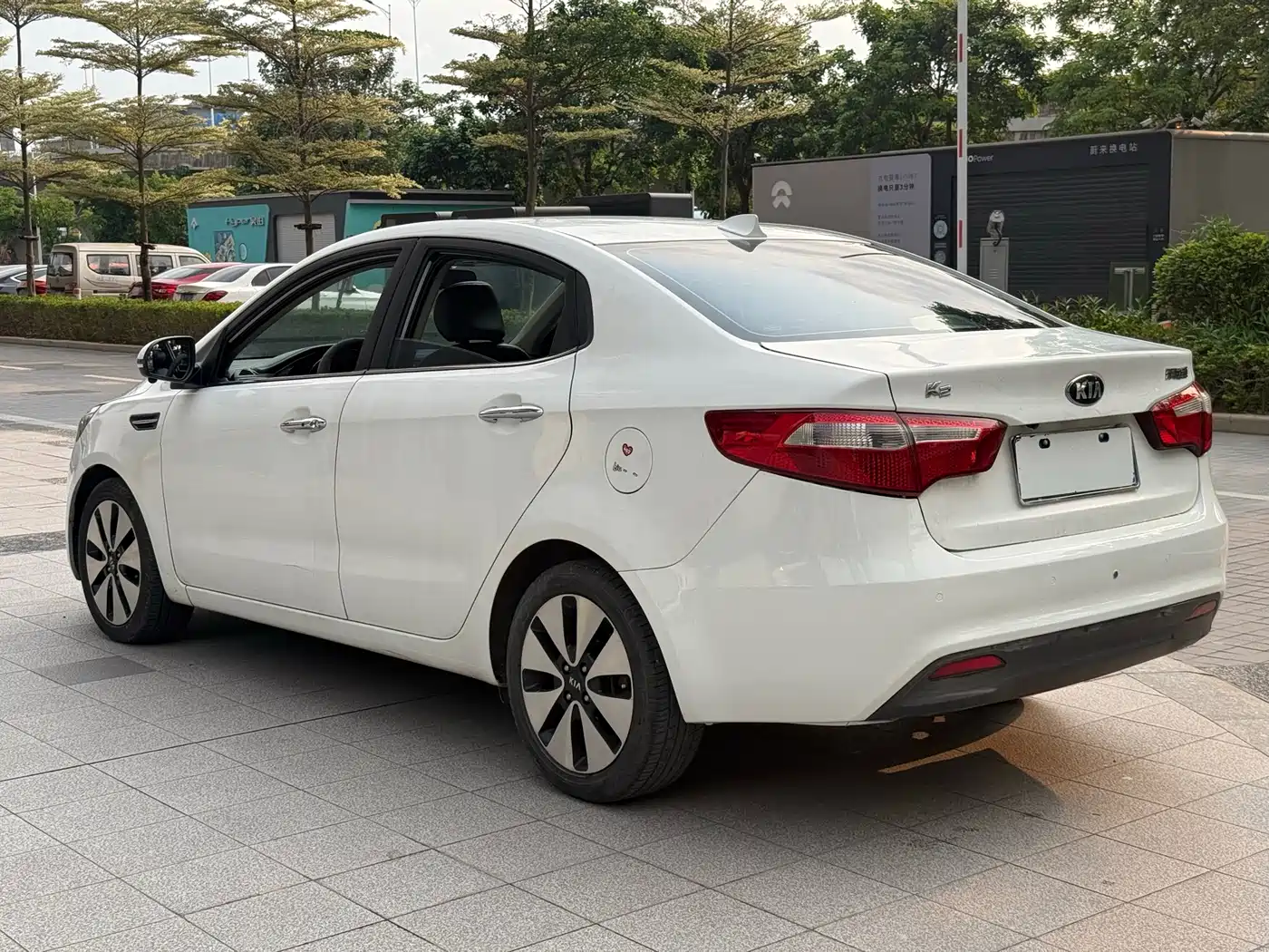 Kia K2 2012 Sedan 1.6L AT Premium Commemorative Edition фото 7