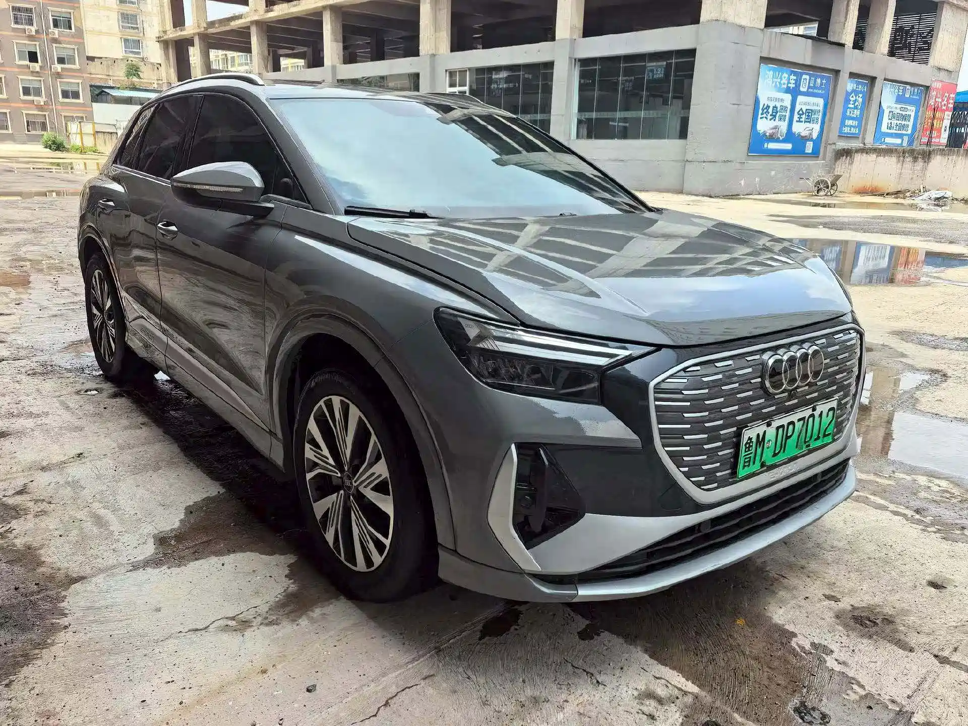 Photo 3 - Audi Q4 e-tron