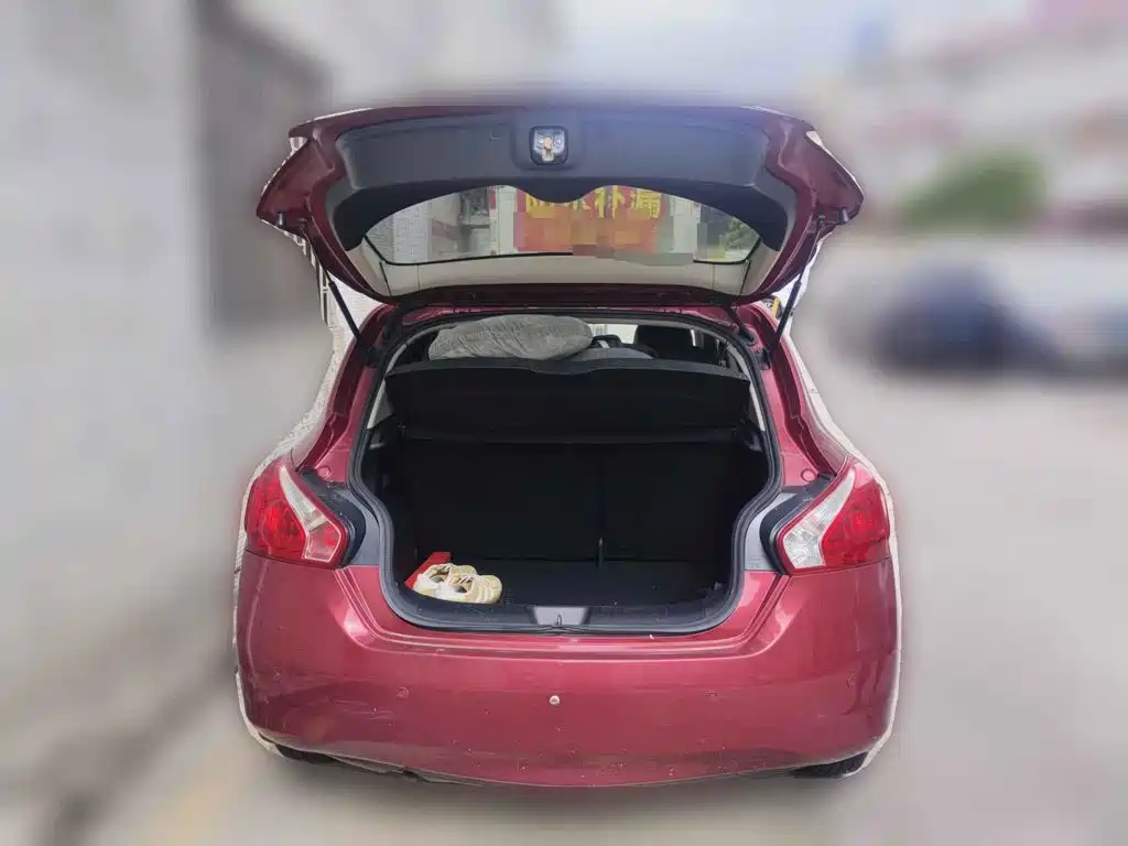 Photo 5 - Nissan Tiida