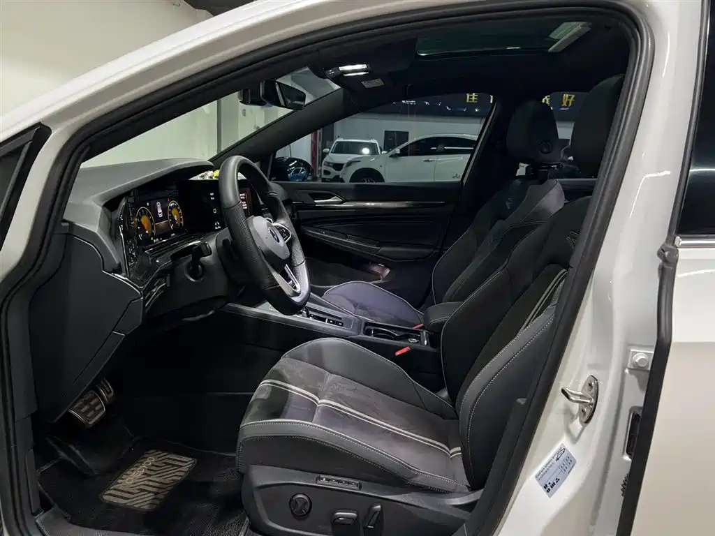 Volkswagen Golf 2023 280TSI DSG R-Line Lite фото 8