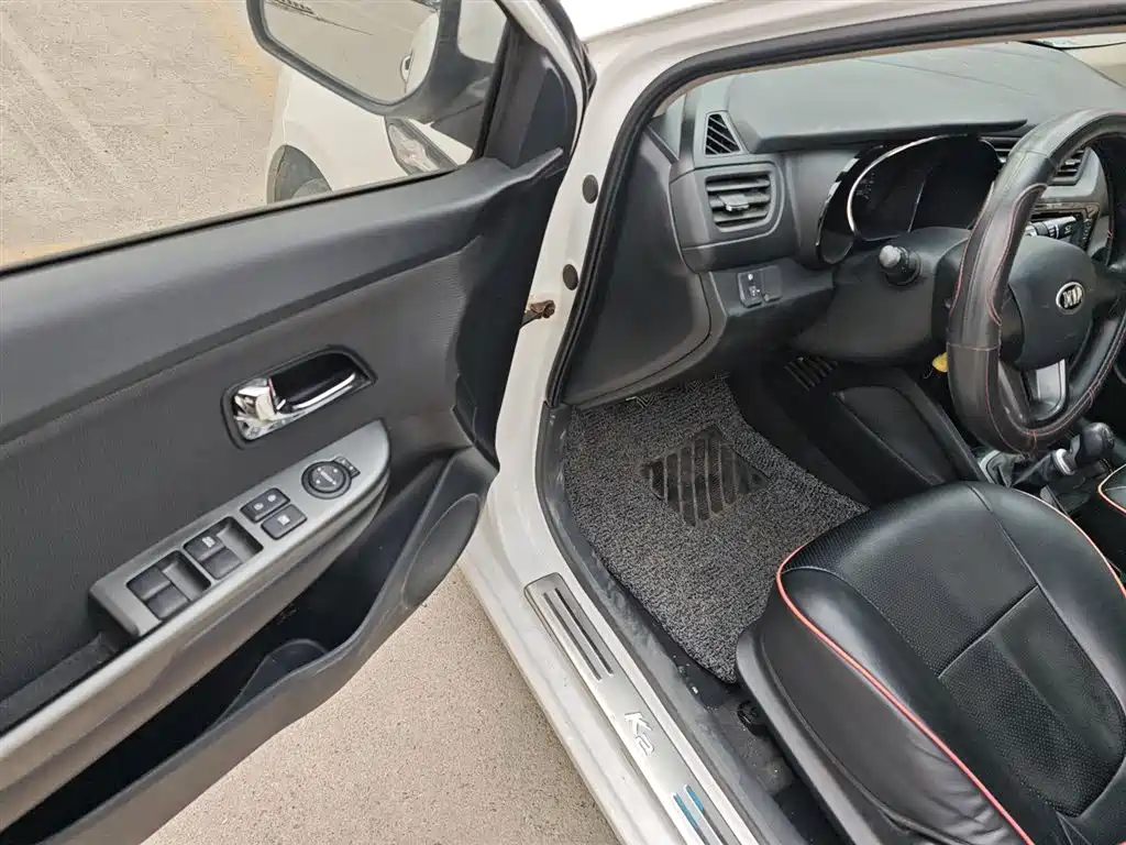 Kia K2 2012 Sedan 1.4L MT GLS Commemorative Edition фото 16