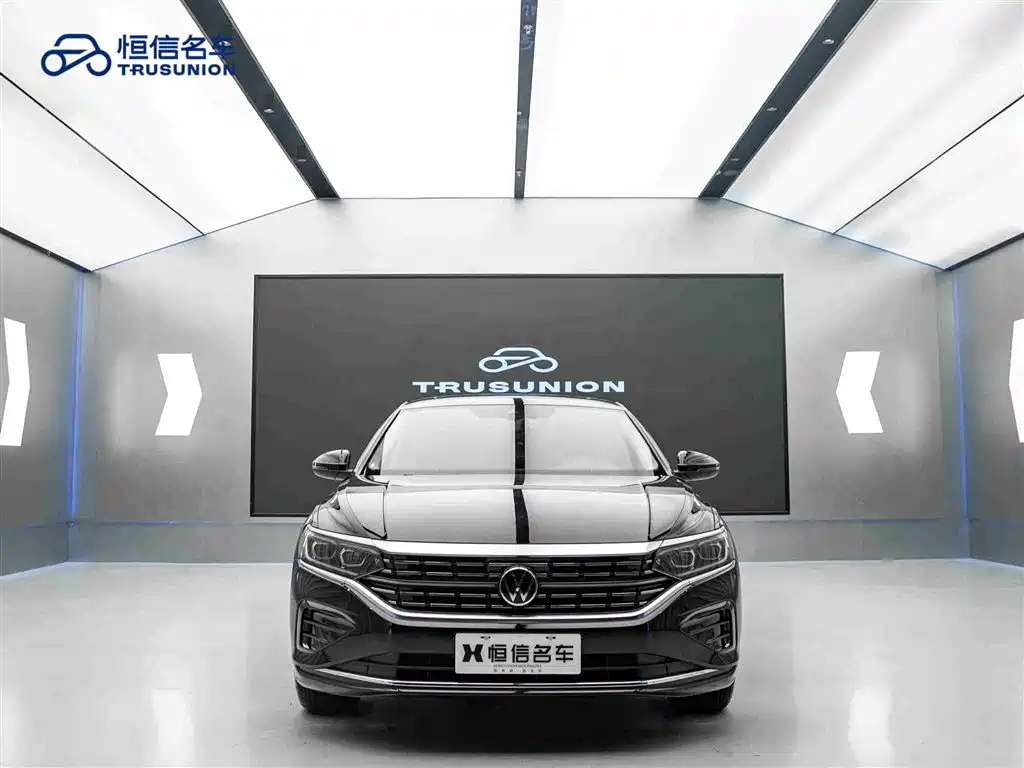 Volkswagen Passat 2022 330TSI Luxury Edition фото 2