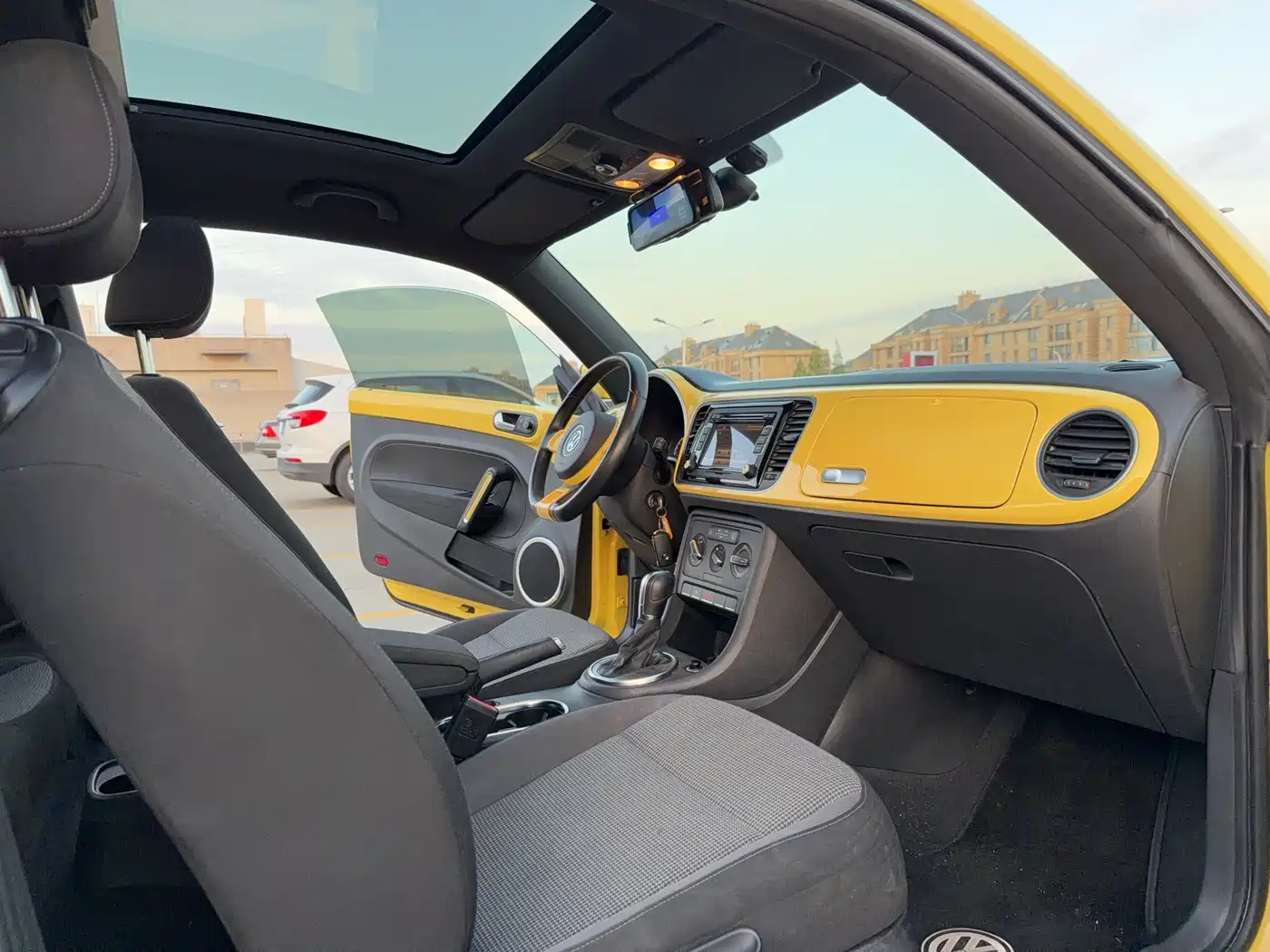 Volkswagen Beetle 2015 180TSI фото 11