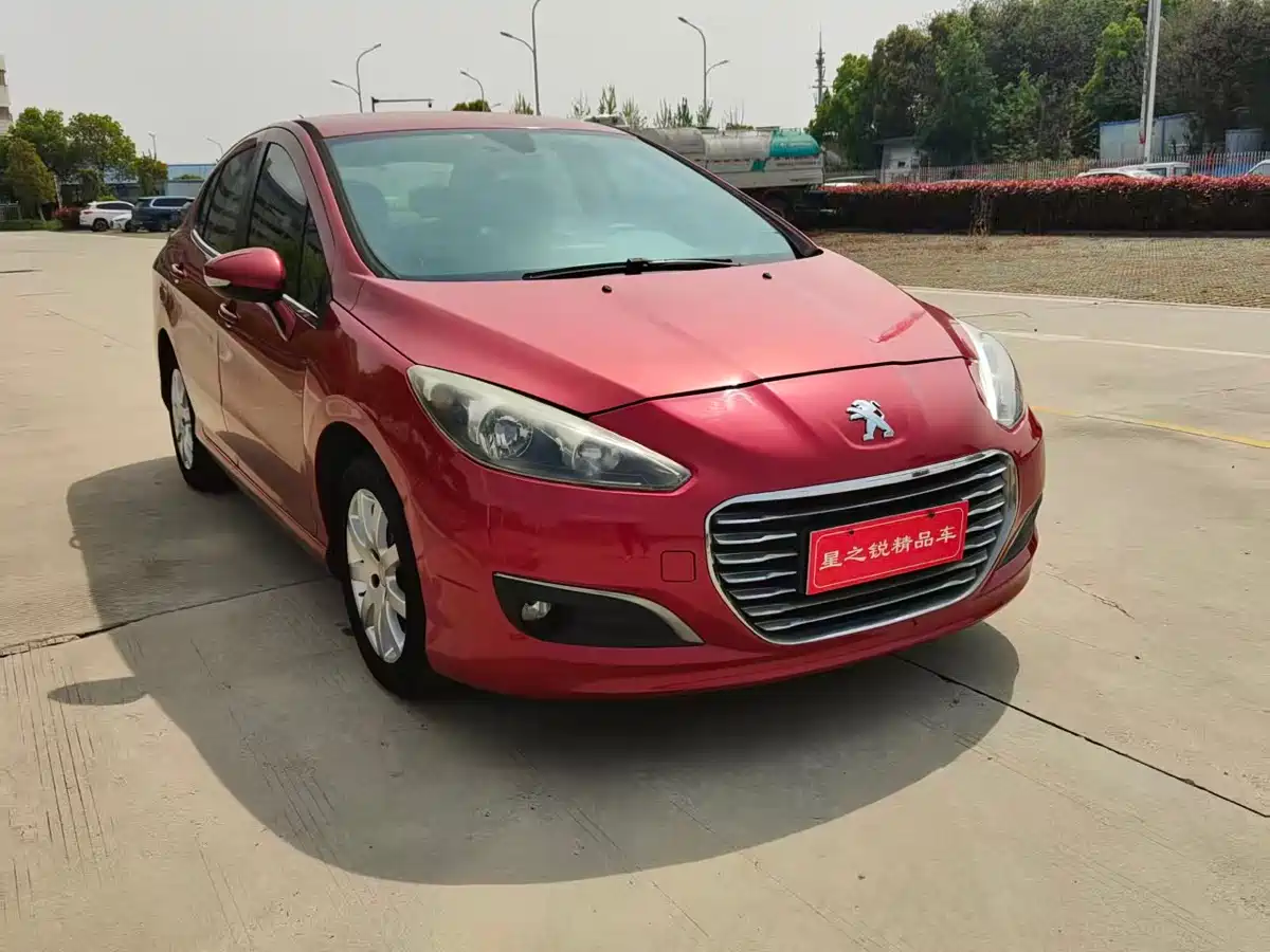 Peugeot 308 2014 Model Joy Edition Classic 1.6L Automatic Superior Style фото 3
