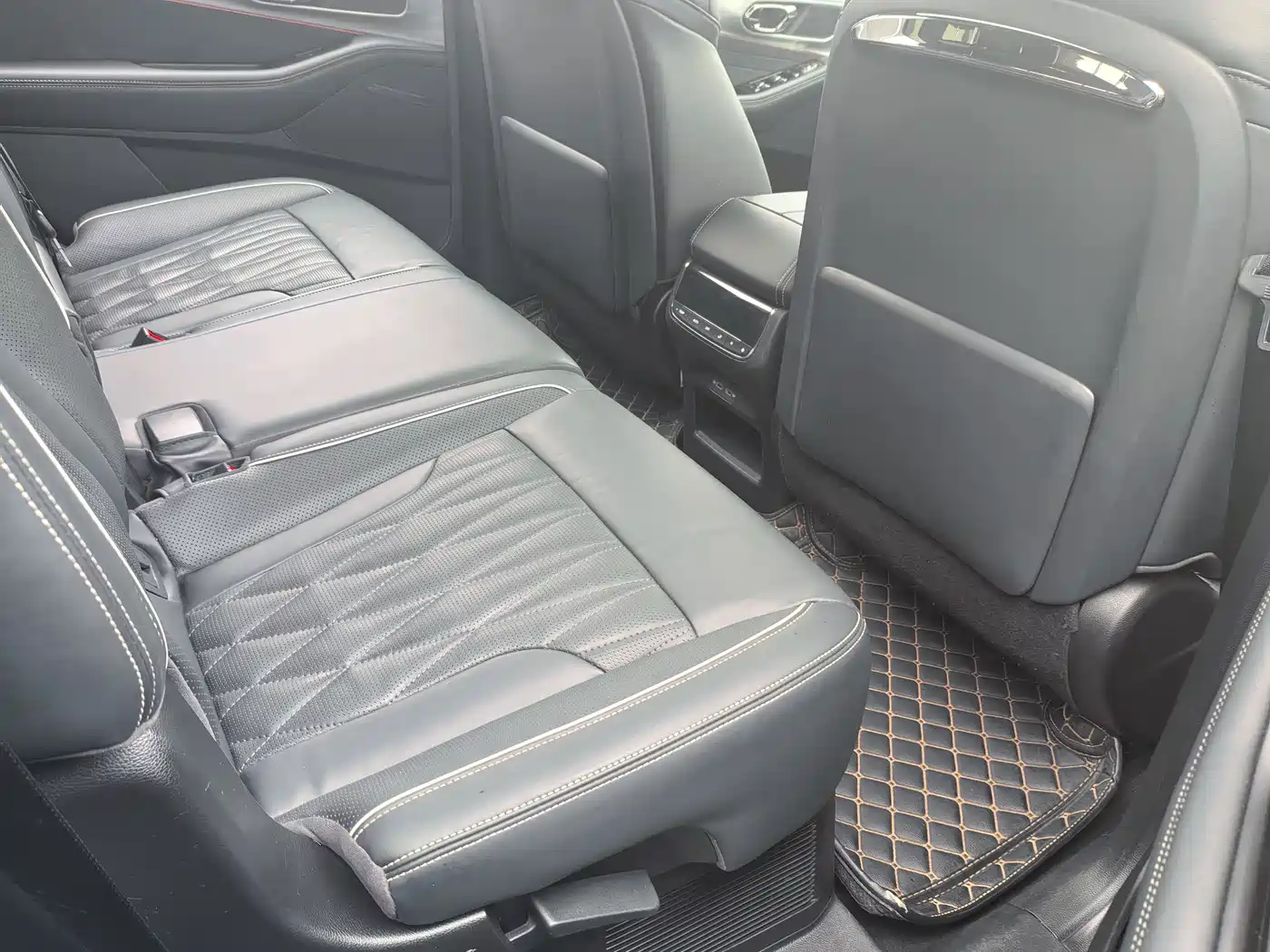 GAC Trumpchi Trumpchi GS8 2022 Dual Engine Series 2.0TM 2WD Premium Edition (7-Seater) фото 17