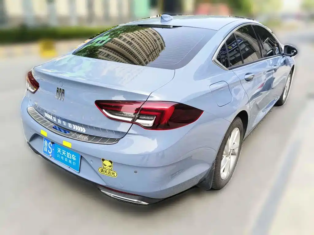 Photo 2 - Buick Regal