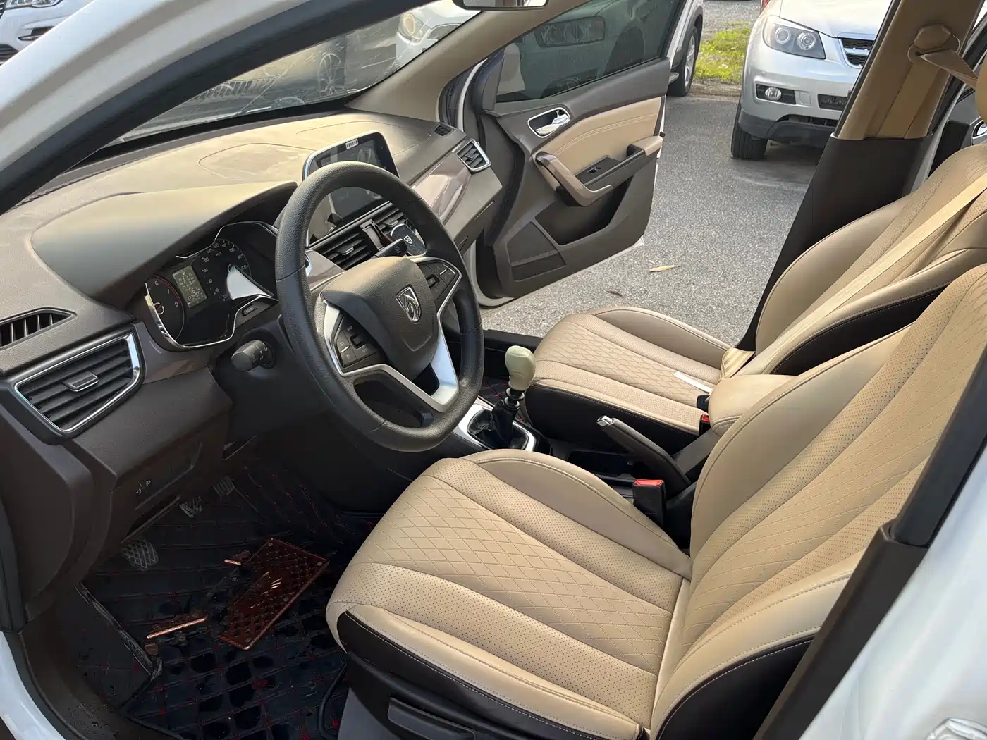 Baojun 310W 2017 2017 1.5L Manual Fashion Edition (China V)