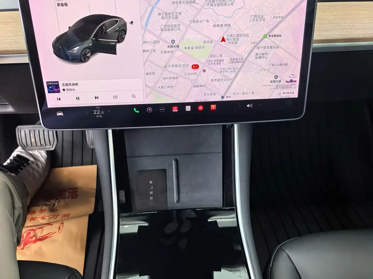 Фото 11 - Tesla Model 3