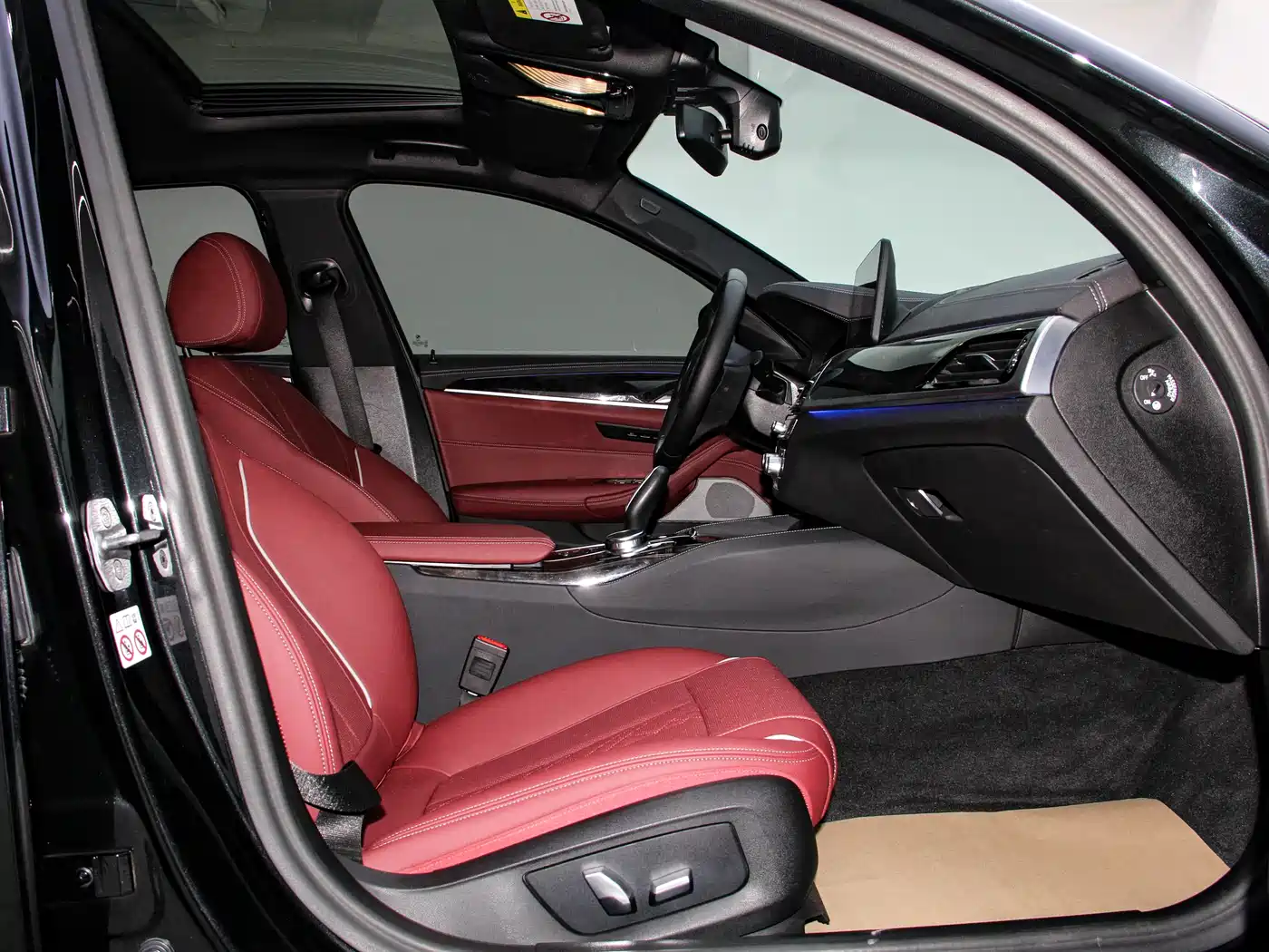 BMW 5 Series 2022 Model Second Facelift 525Li M Sport Package фото 9