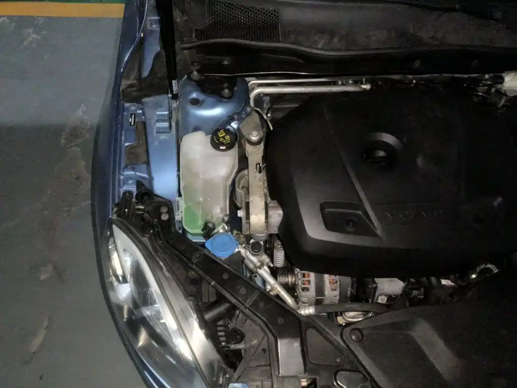 Фото 23 - Volvo V40