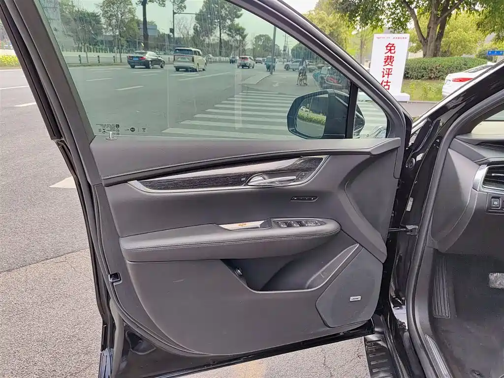 CADILLAC XT5