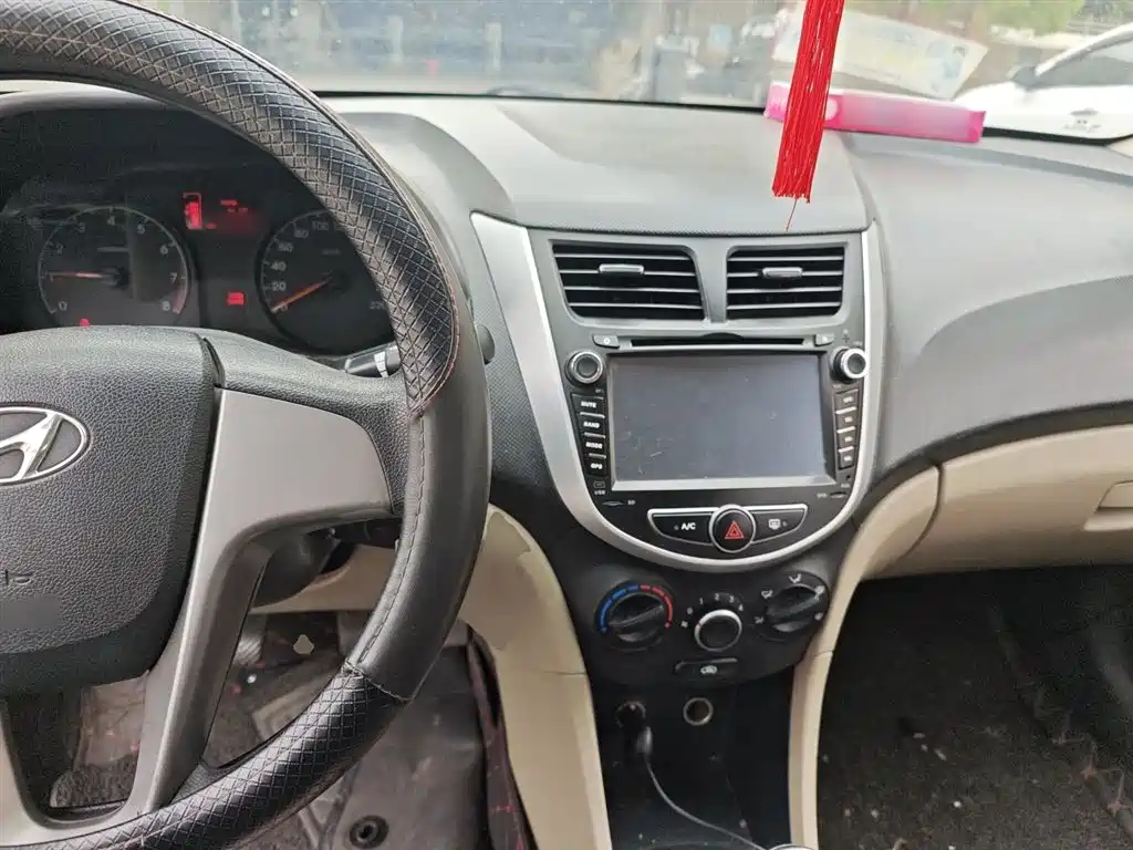 Hyundai Verna 2014 1.4L Manual Smart GLS фото 10