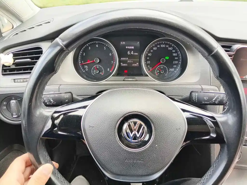 Фото 4 - Volkswagen Golf