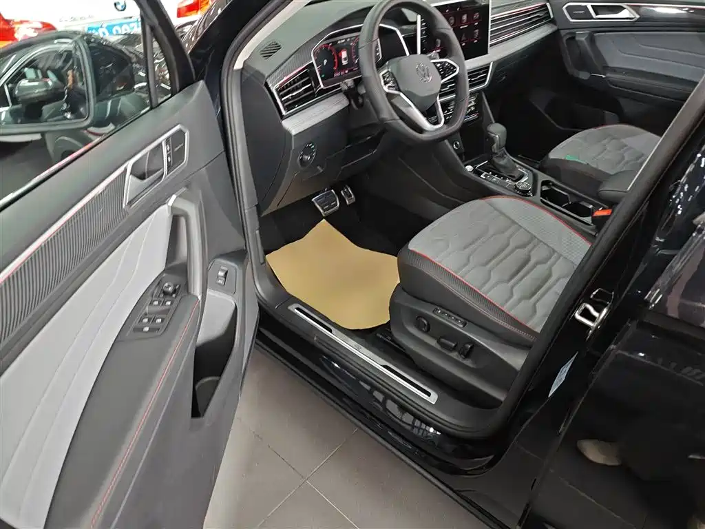 Volkswagen Tiguan X 2023 380TSI 4WD Prestige Flagship фото 16