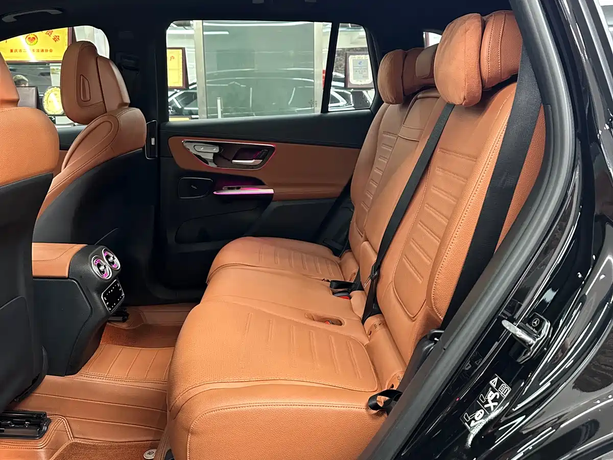 Mercedes-Benz GLC 2023 GLC 260 L 4MATIC Luxury 7-Seater фото 8