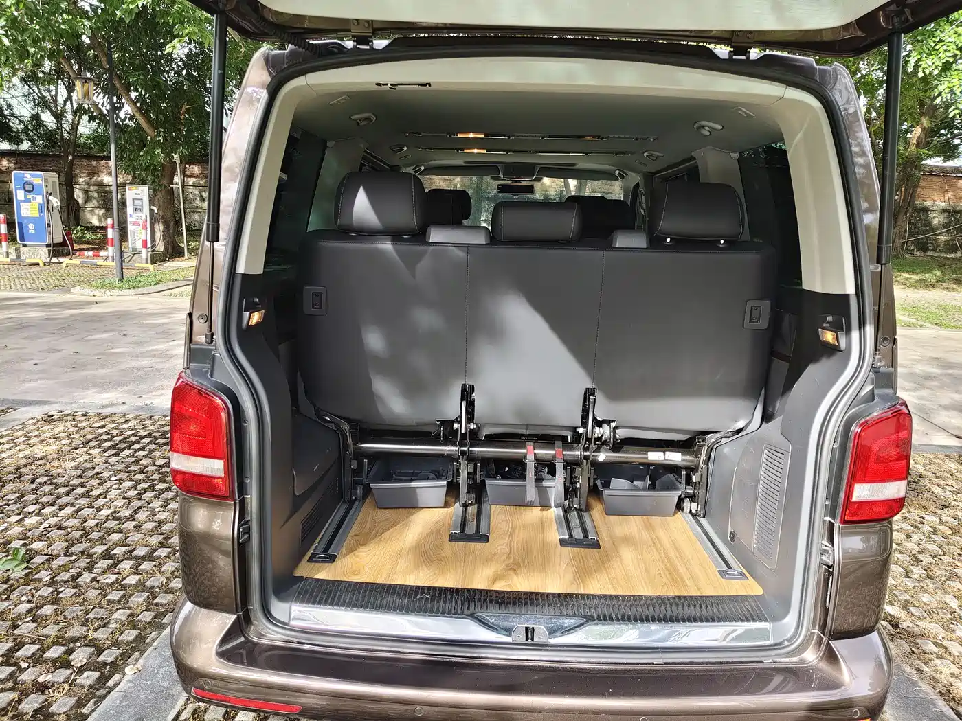 Volkswagen Multivan 2012 2.0TSI 2WD Luxury Edition фото 12