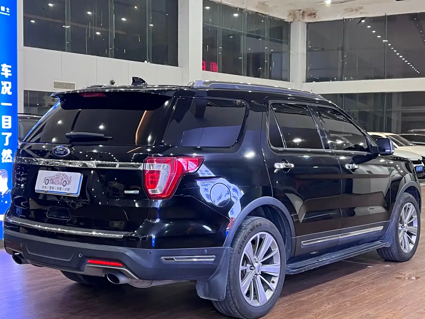 Ford Explorer (Import) 2018 2.3T Elite Edition фото 5
