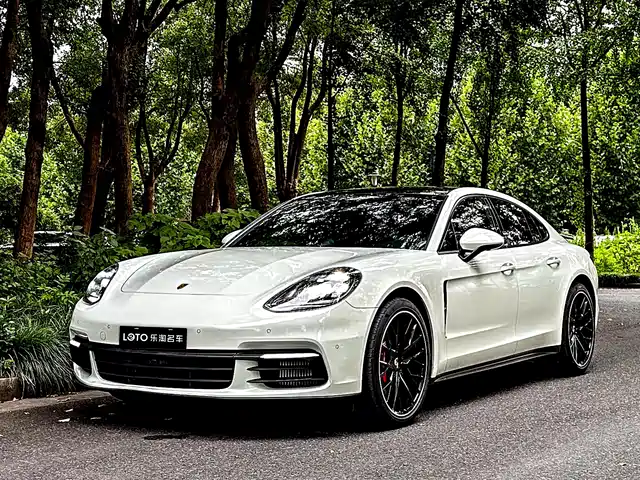 Porsche Panamera 2021