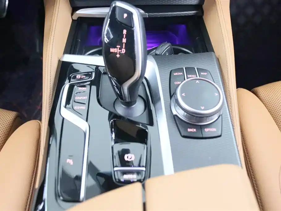 BMW 5 Series (Import) 2022 525i M Sport Package фото 10