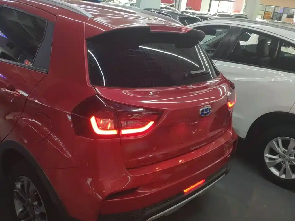 Фото 6 - Geely Vision X3