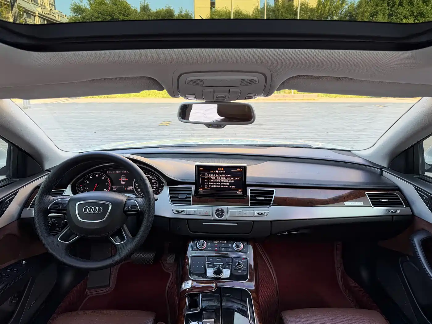 Photo 12 - Audi A8