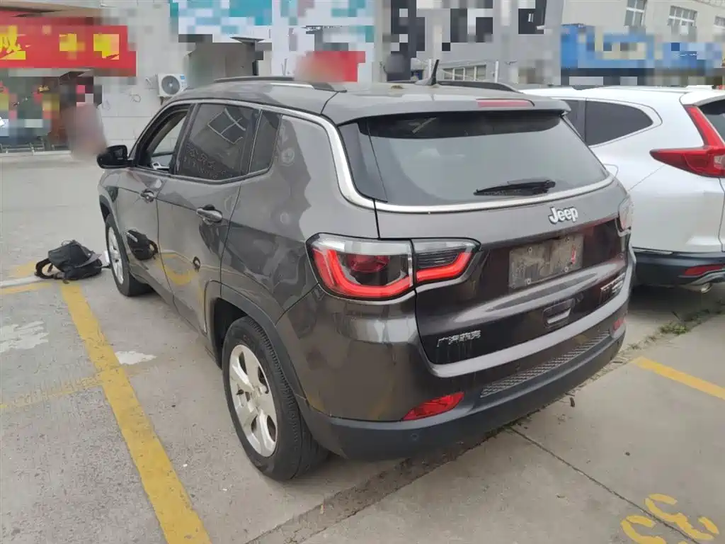 Фото 5 - Jeep Compass