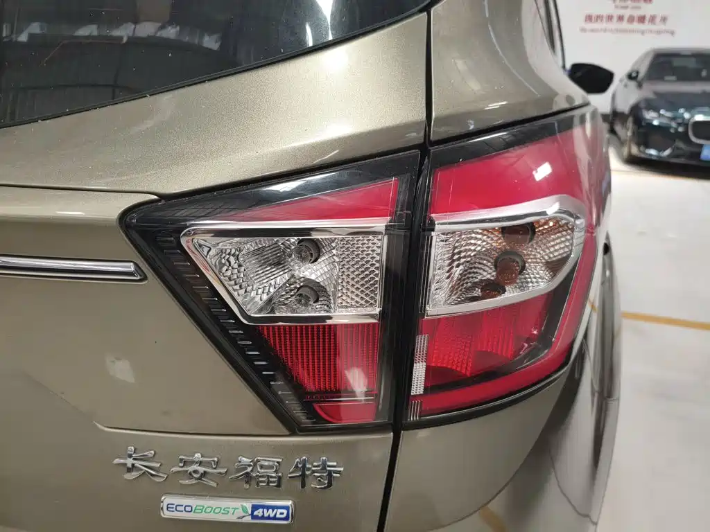 Фото 8 - Ford Kuga