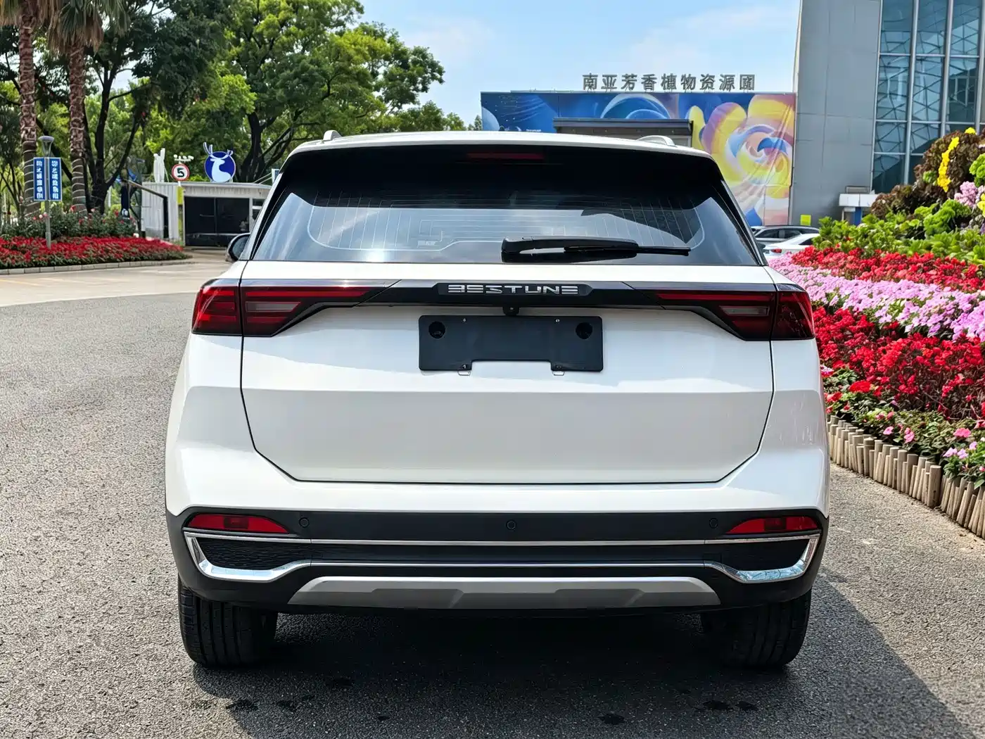 Bestune T77 2024 2023 1.5T Automatic Luxury