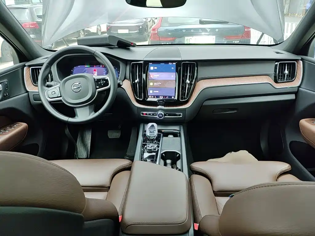Фото 16 - Volvo XC60