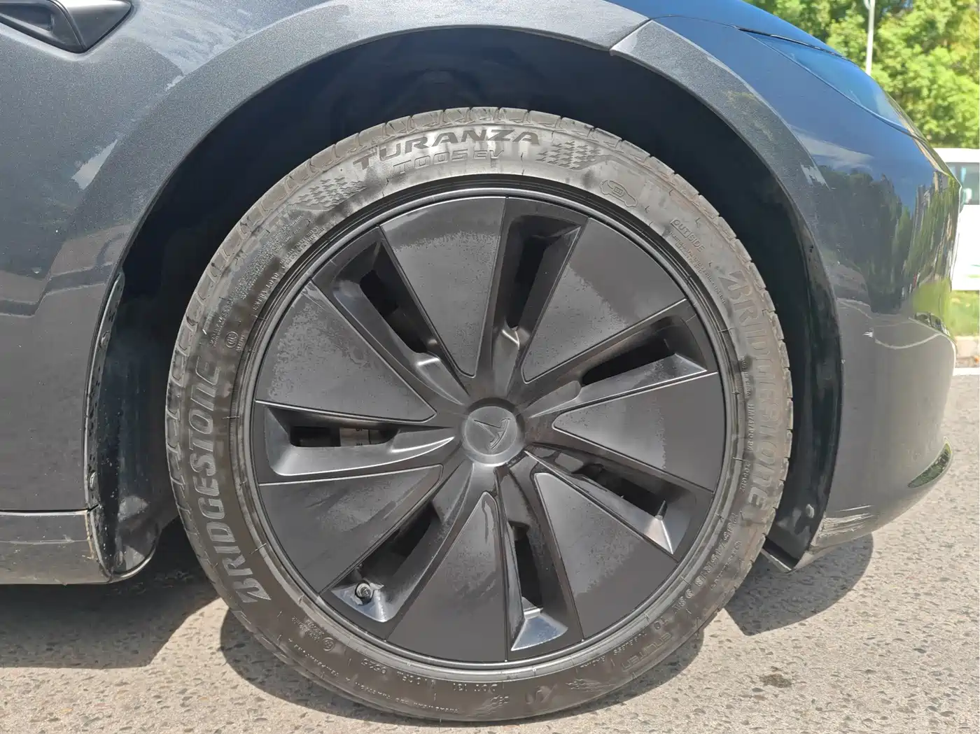 Фото 21 - Tesla Model 3
