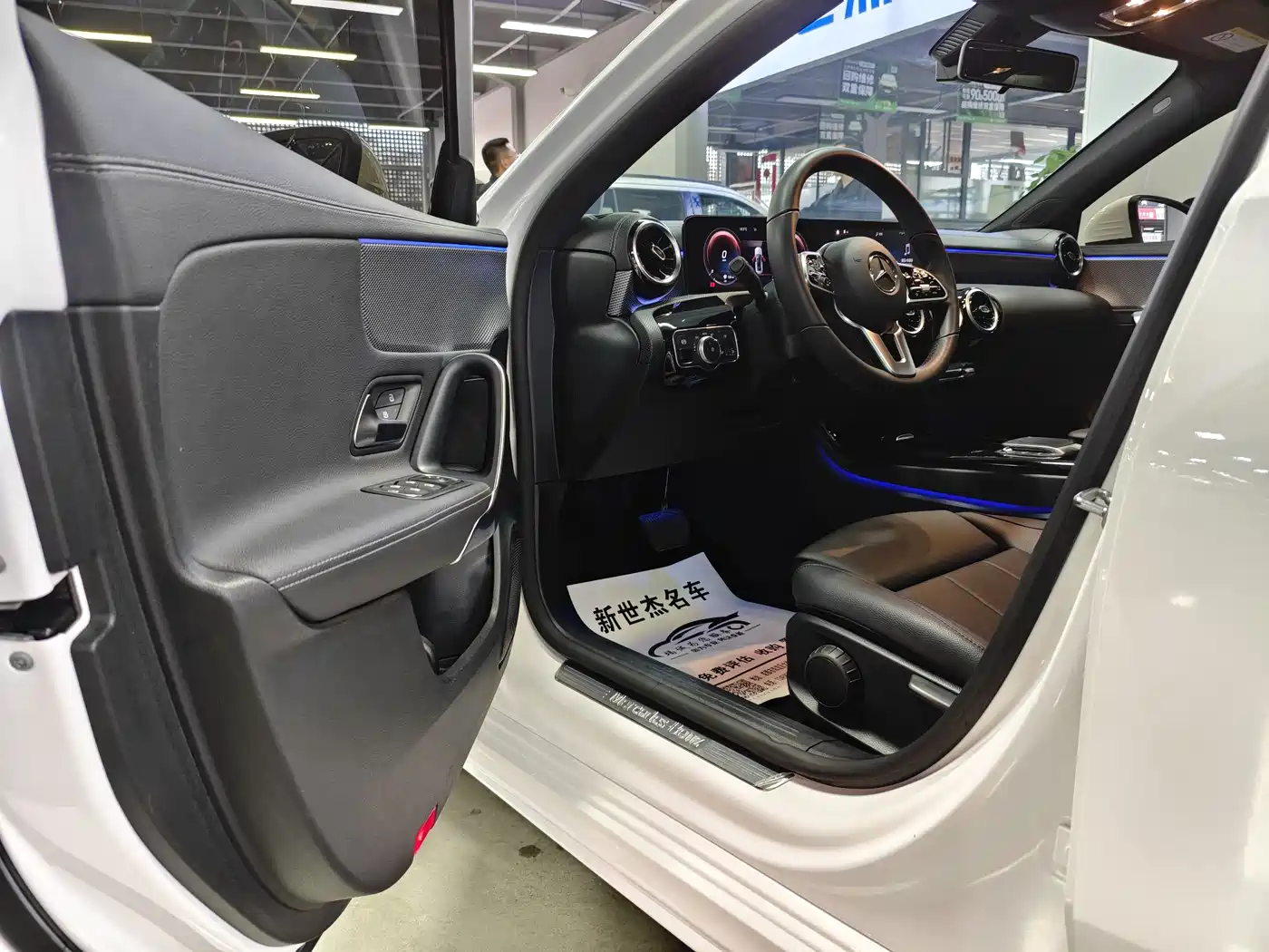 Mercedes-Benz A-Class 2021 A 180 L Sports Sedan фото 6