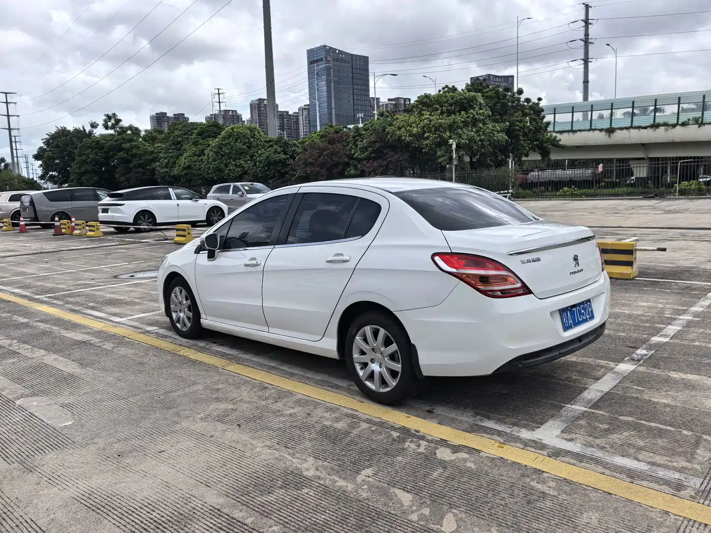 Фото 3 - Peugeot 308
