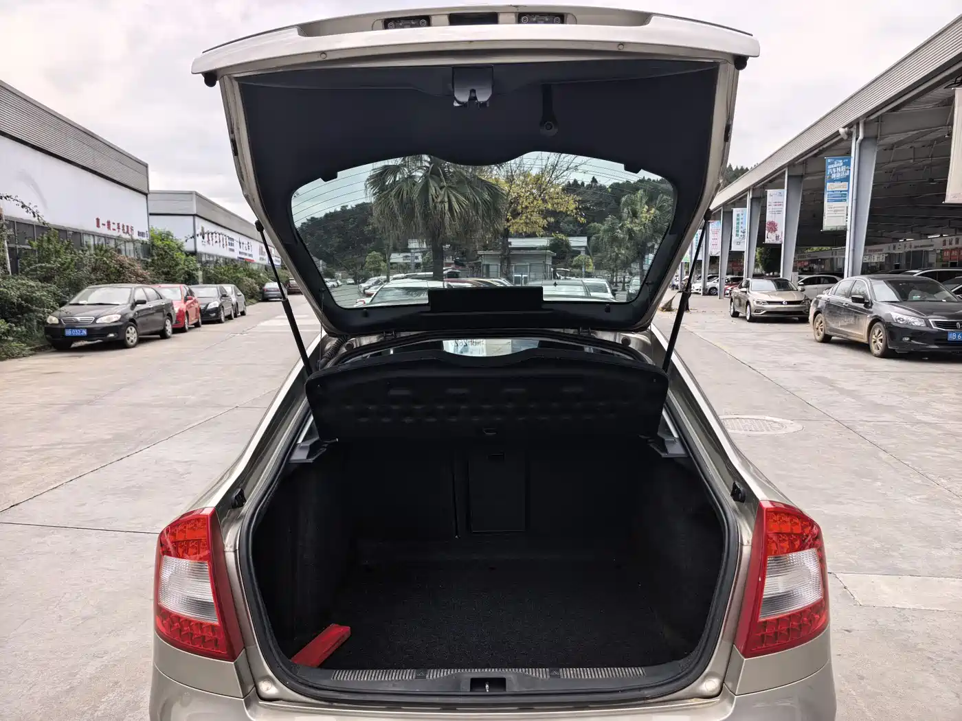 Škoda Octavia 2012 1.6L Manual Yijun Edition фото 12