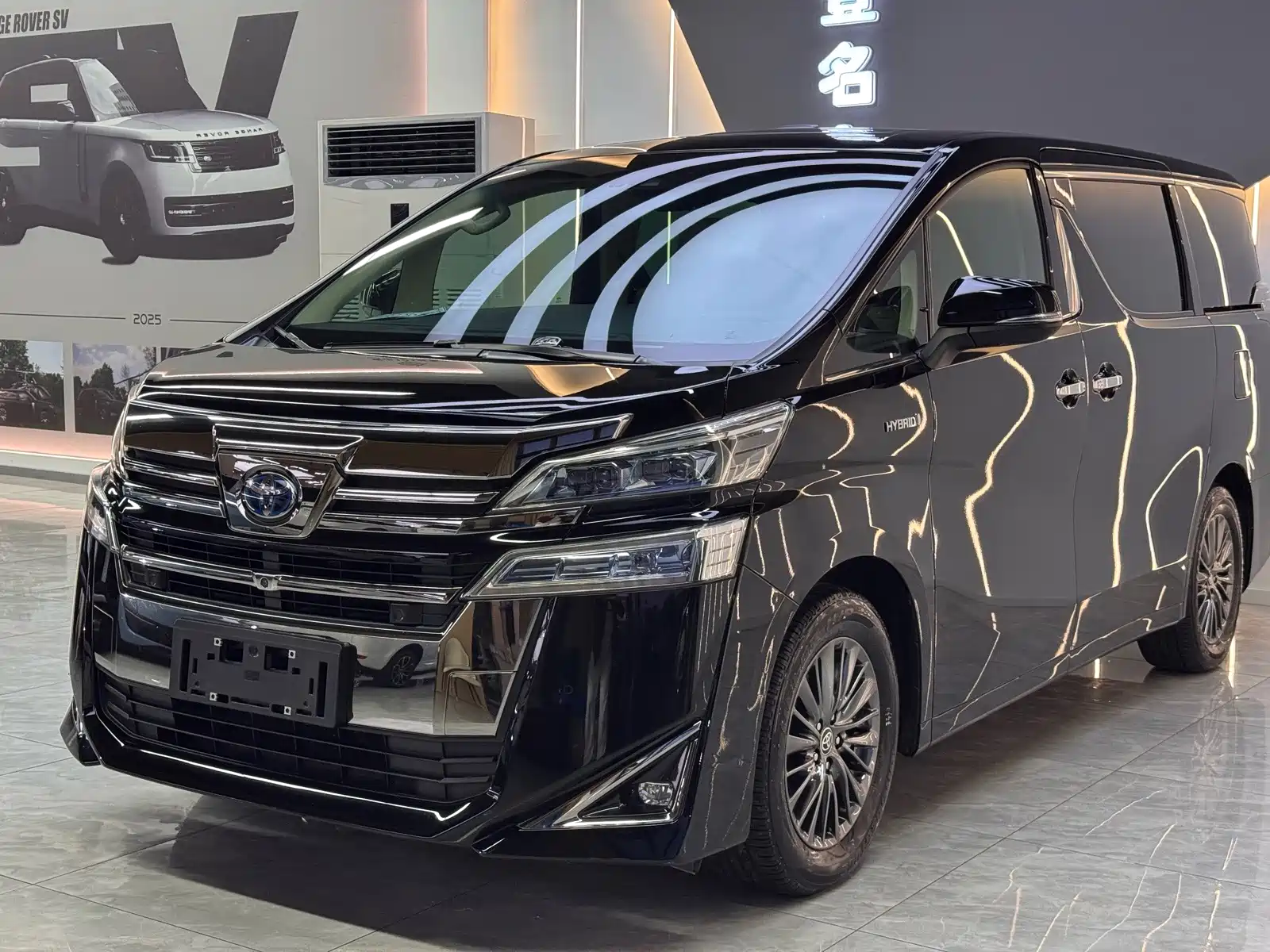 Фото 1 - Toyota Vellfire